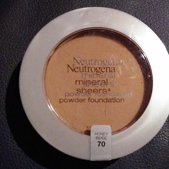 Powder foundation - Picture 2 of 5